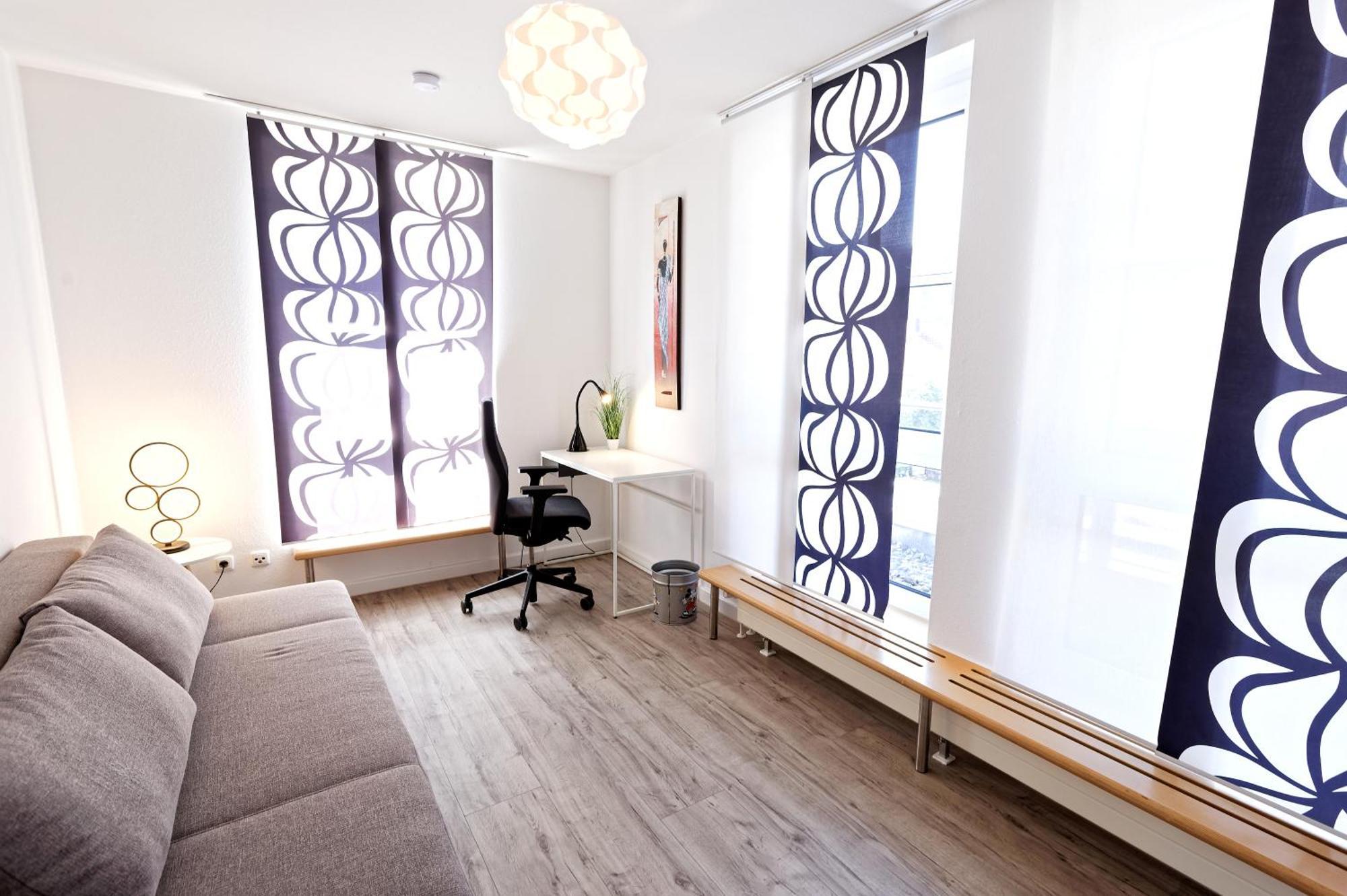 Grosszuegiges Helles Penthouse -Komplette Etage- Mit Balkon Und Stellplatz In Ruhiger Lage كولمباخ المظهر الخارجي الصورة